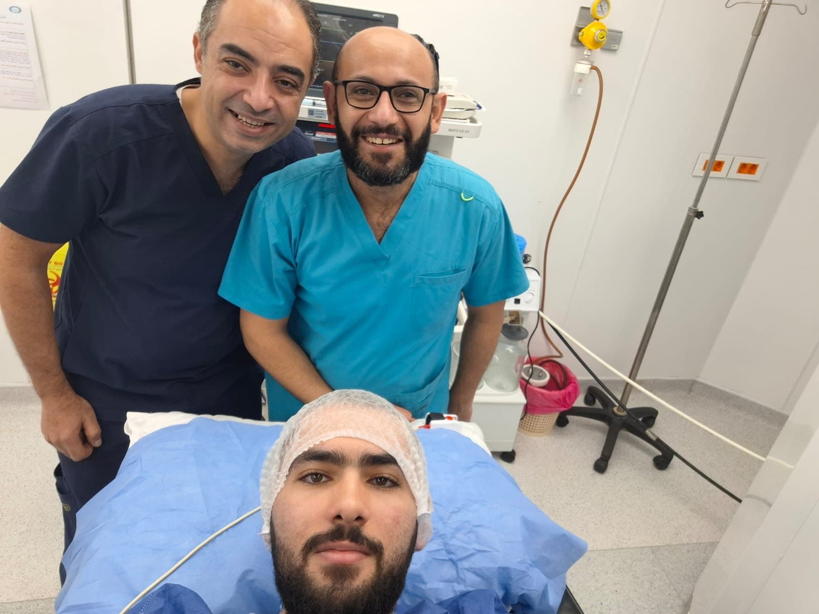 داخل غرفة العمليات مع الفريق الجراحي